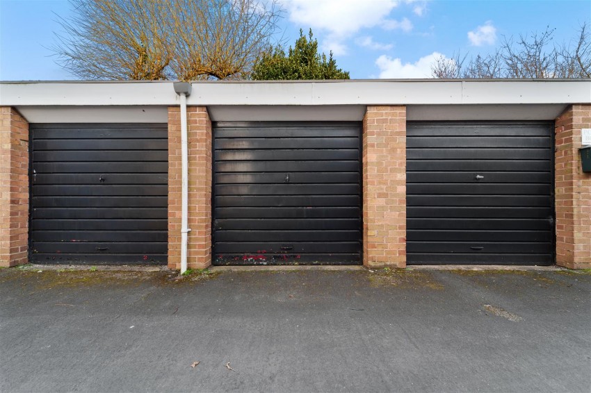 Images for Rookfield Avenue, Sale