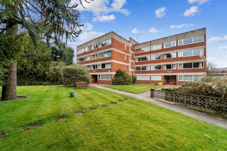 Wardle Road, Sale