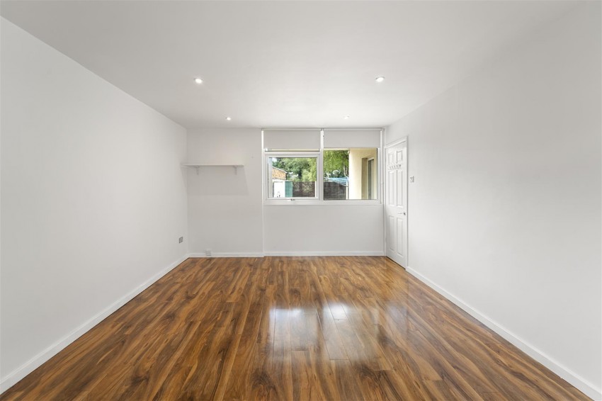 Images for Ascot Avenue, Sale