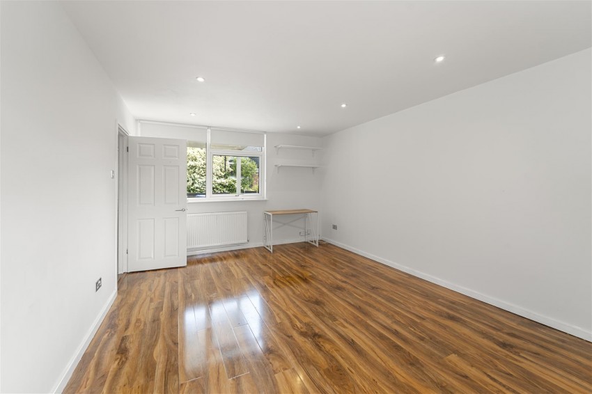 Images for Ascot Avenue, Sale