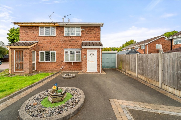 Larchwood Close, Sale
