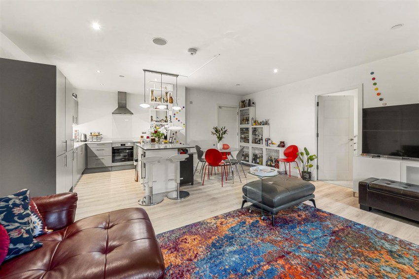 Images for Park Avenue, Sale